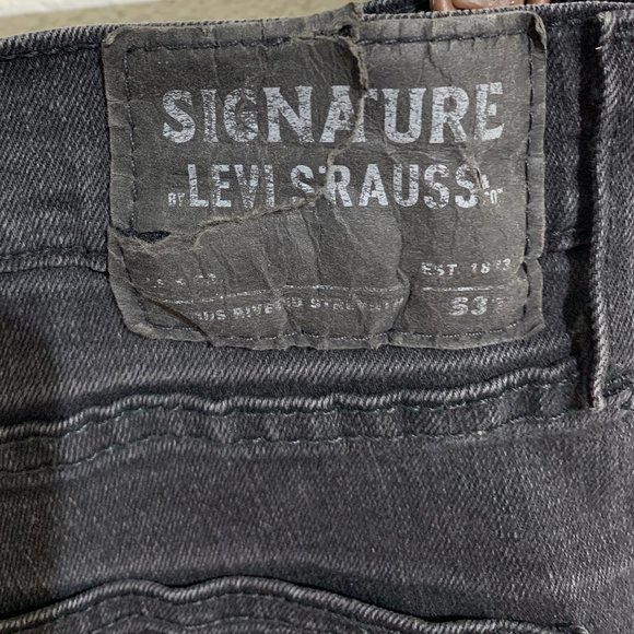 Pre-loved, Signature By Levi Strauss & Co. Black Distressed Unisex Jean, 32x30 - Picture 10 of 16